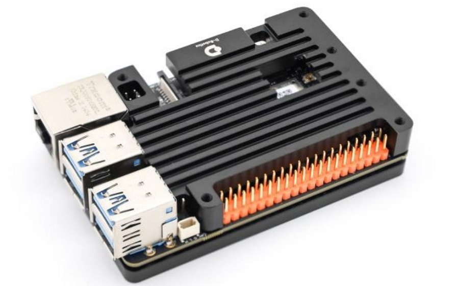 Product Display of RDK X5 and Metal Heatsink Case